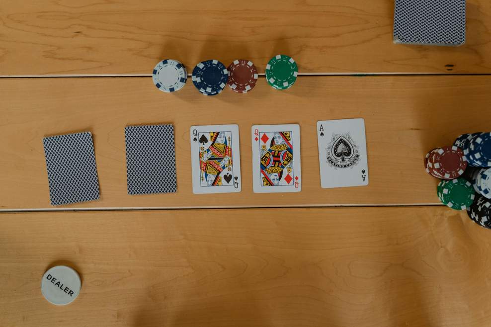 Casino en Ligne vs. Casino Terrestre : Lequel Choisir ? (Avantages, Inconvénients et Différences Clés)